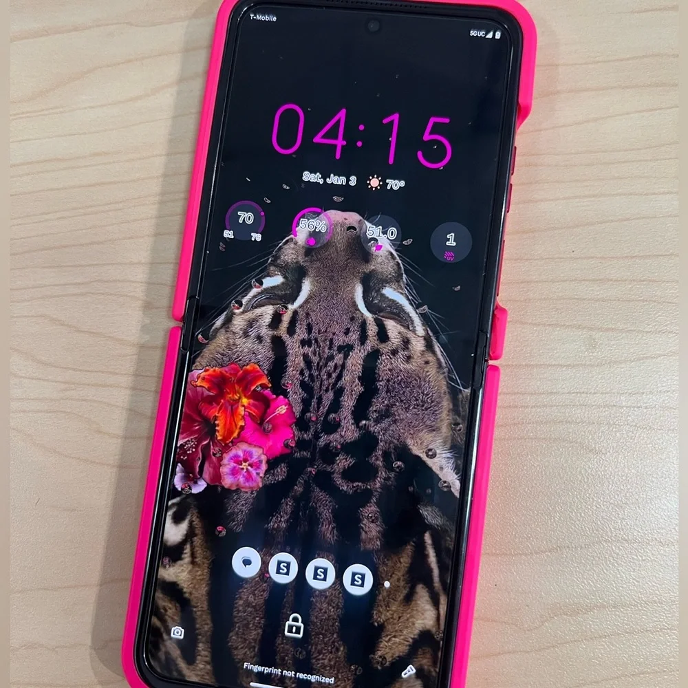 Unlocked 2024 Motorola Razr+ Plus A Free Hot Pink Case